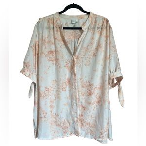 AVA & VIV - Peachy/pink button front top with tie sleeves. Size 4X